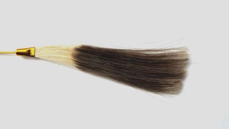 綺和美 (KIWABI) Root Vanish 白髪隠しカラーリングブラシ スティックタイプの毛束検証画像