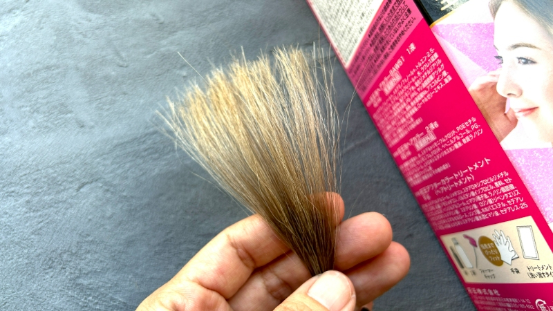 サロンドプロ泡のヘアカラーエクストラリッチアッシュベージュの毛束検証