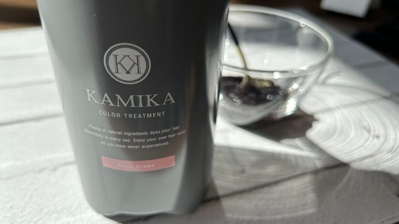 KAMKA（カミカ）白髪染めカラートリートメントのパッケージ