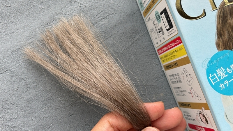 シエロ デザイニングカラー ルーセントアッシュの毛束検証画像