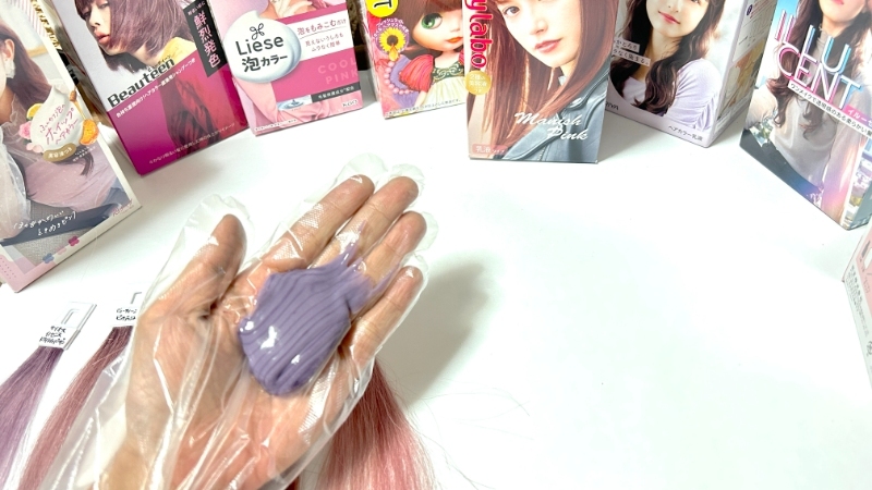 市販で購入ができるピンク色のヘアカラー商品のテクスチャ